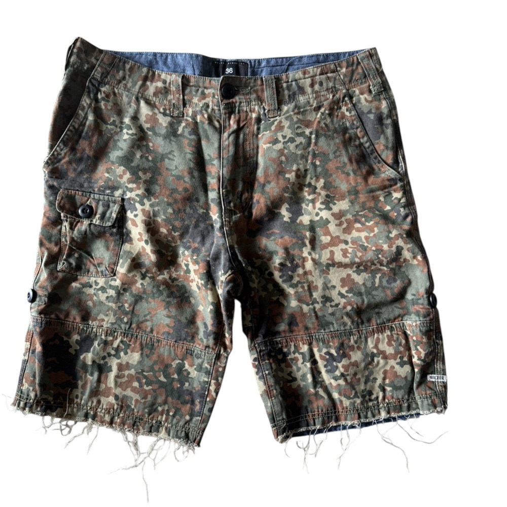 10.Deep Men’s Camo Cargo Shorts Size 36